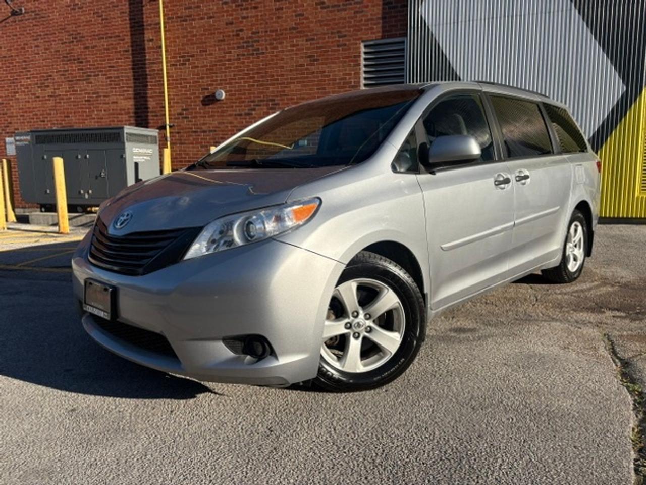 2017 Toyota Sienna ONLY 93,000KM-7 PASSENGER-CAMERA-1 OWNER-NO ACCIDENTS Photo
