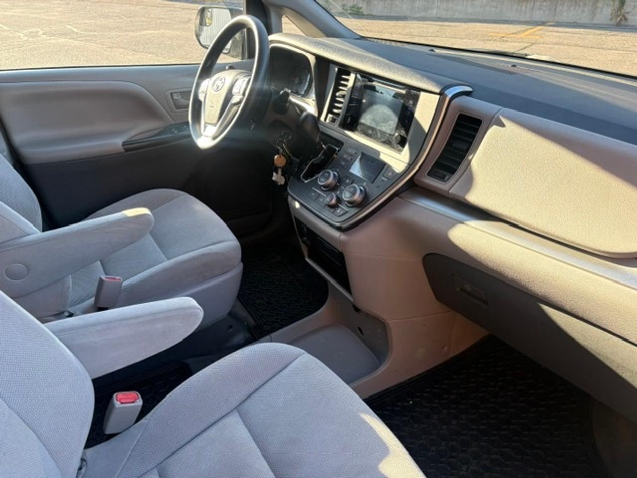 2017 Toyota Sienna ONLY 93,000KM-7 PASSENGER-CAMERA-1 OWNER-NO ACCIDENTS Photo