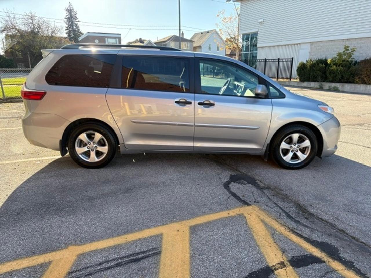 2017 Toyota Sienna ONLY 93,000KM-7 PASSENGER-CAMERA-1 OWNER-NO ACCIDENTS Photo