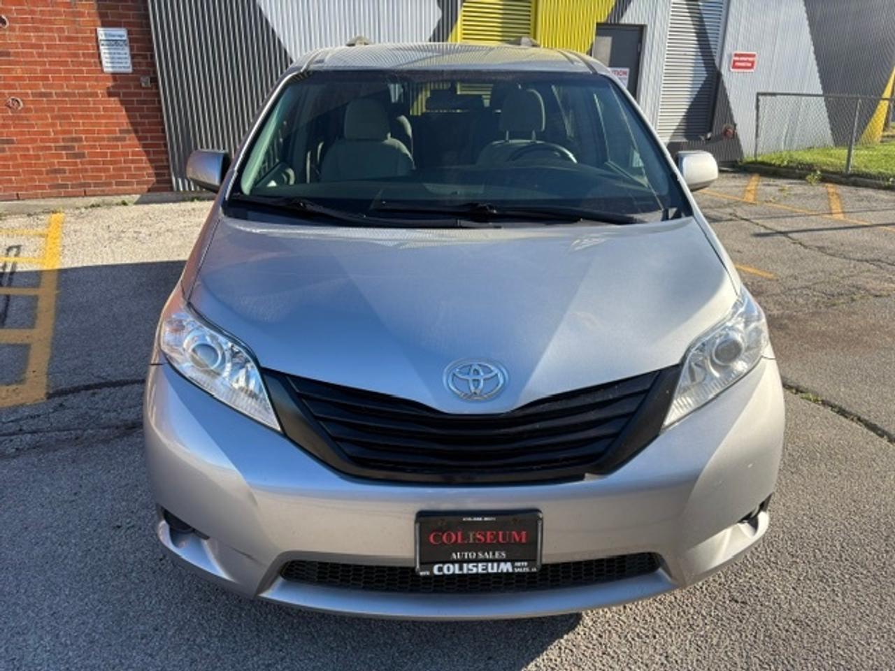 2017 Toyota Sienna ONLY 93,000KM-7 PASSENGER-CAMERA-1 OWNER-NO ACCIDENTS Photo