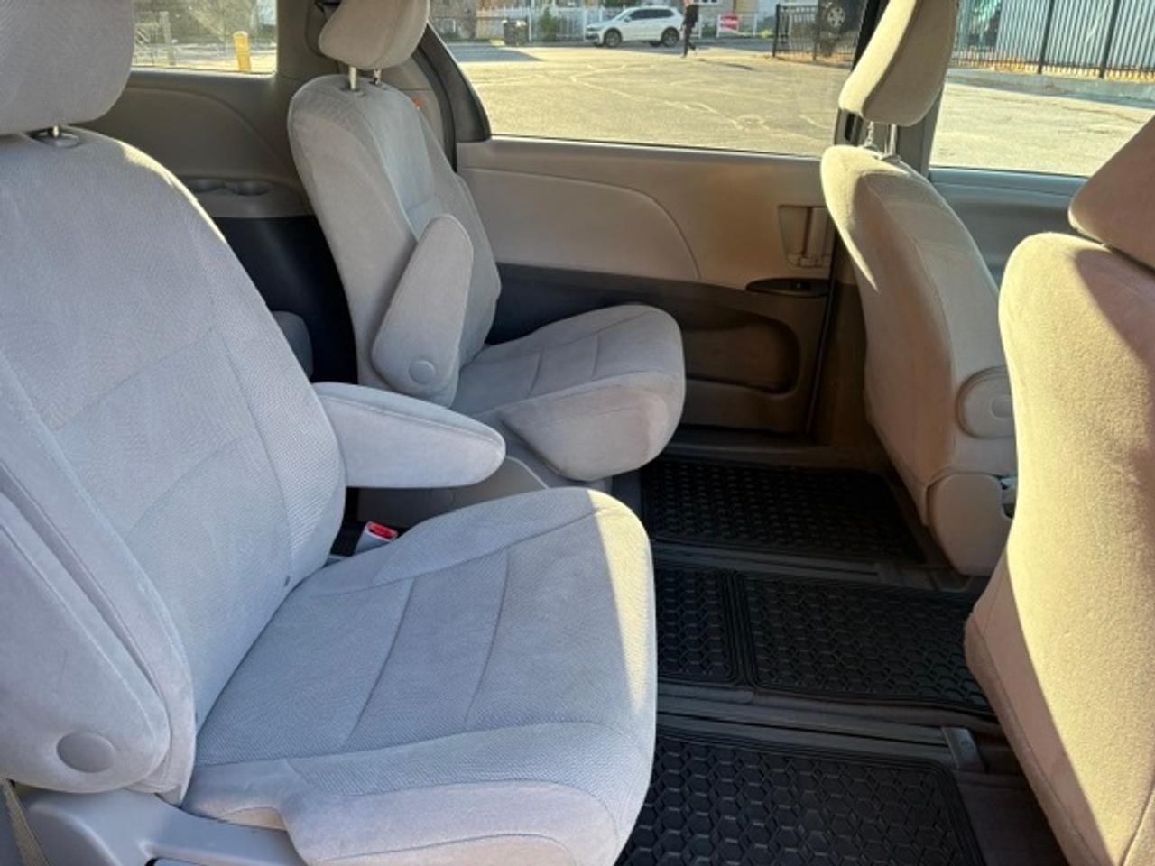 2017 Toyota Sienna ONLY 93,000KM-7 PASSENGER-CAMERA-1 OWNER-NO ACCIDENTS Photo