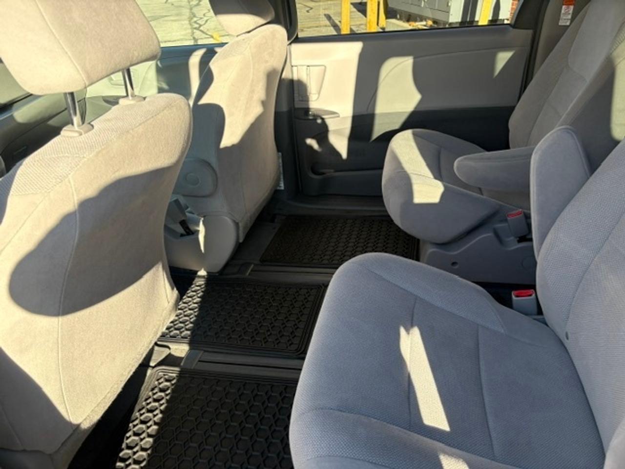 2017 Toyota Sienna ONLY 93,000KM-7 PASSENGER-CAMERA-1 OWNER-NO ACCIDENTS Photo
