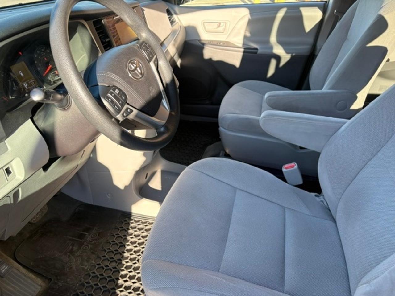 2017 Toyota Sienna ONLY 93,000KM-7 PASSENGER-CAMERA-1 OWNER-NO ACCIDENTS Photo
