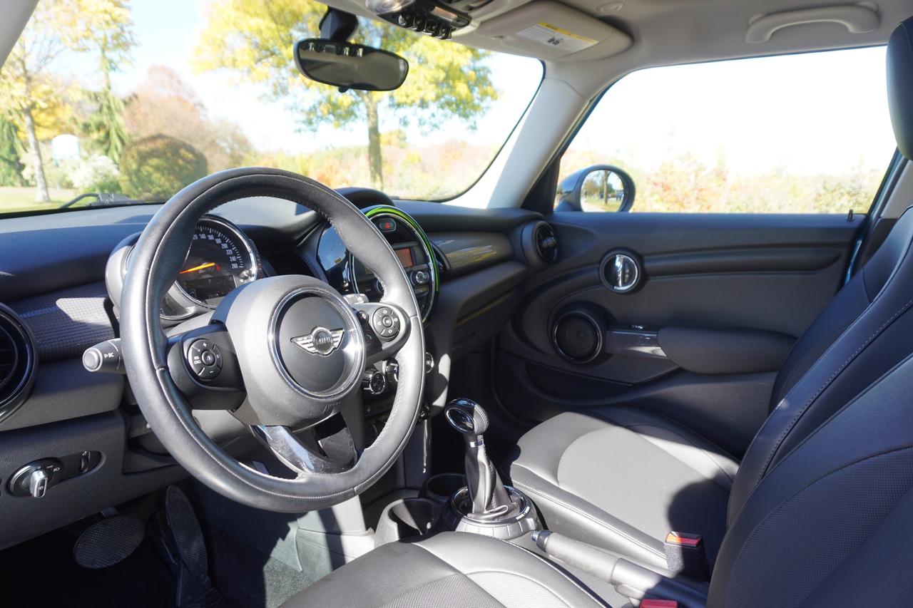 2016 MINI Cooper 5 Door 1 OWNER / NO ACCIDENTS / LOW KM'S / 5 DOOR / IMMACULATE SHAPE Photo