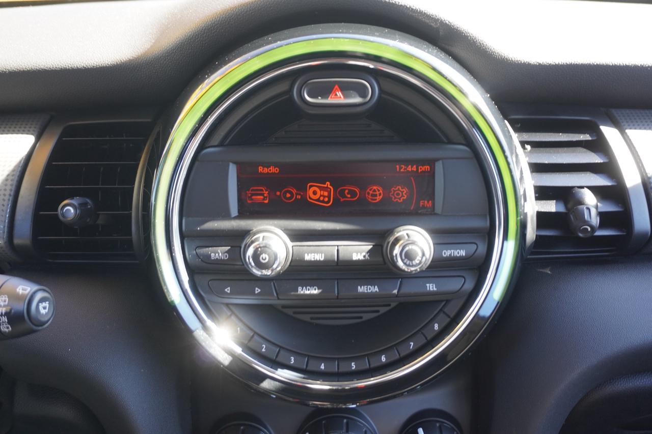 2016 MINI Cooper 5 Door 1 OWNER / NO ACCIDENTS / LOW KM'S / 5 DOOR / IMMACULATE SHAPE Photo