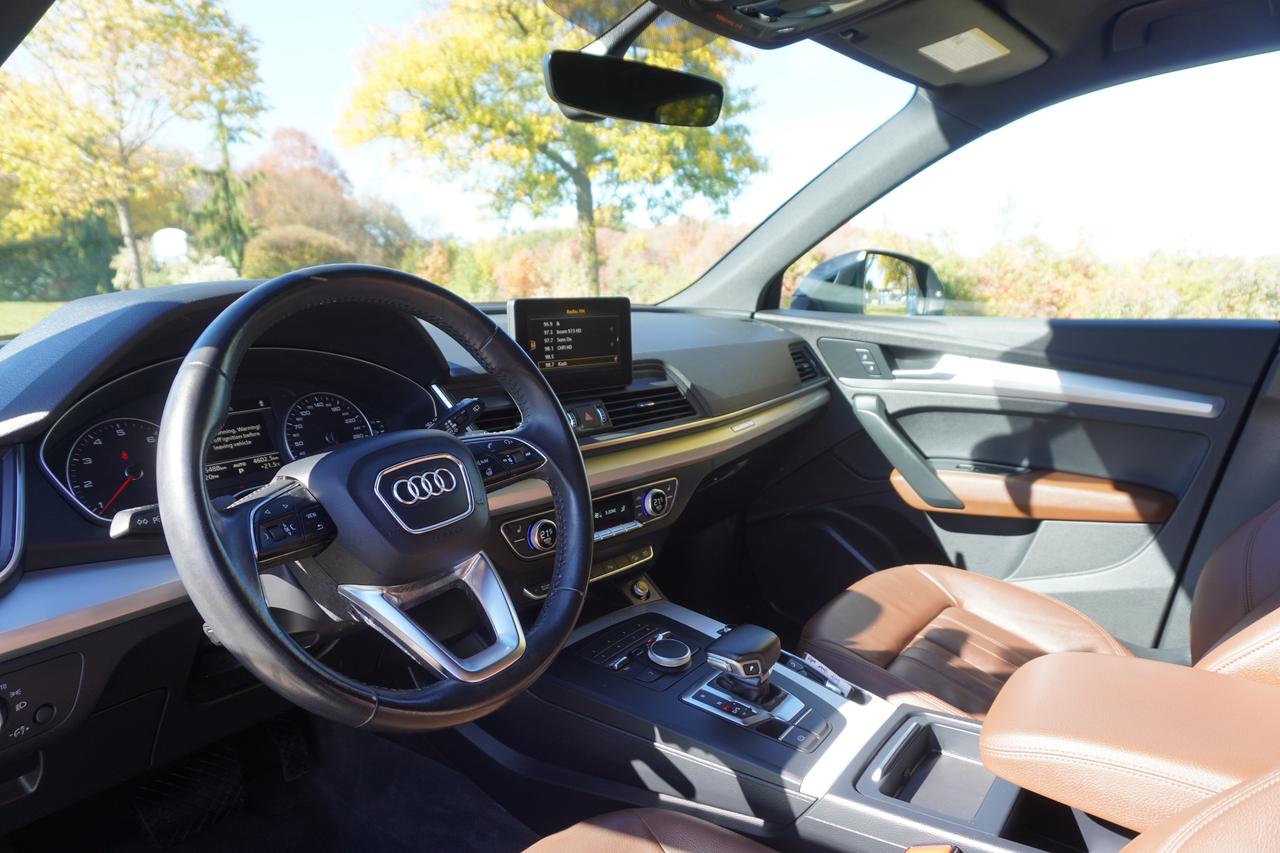 2018 Audi Q5 2.0 TFSI / STUNNING COLOUR COMBO / KOMFORT / QUATTRO Photo
