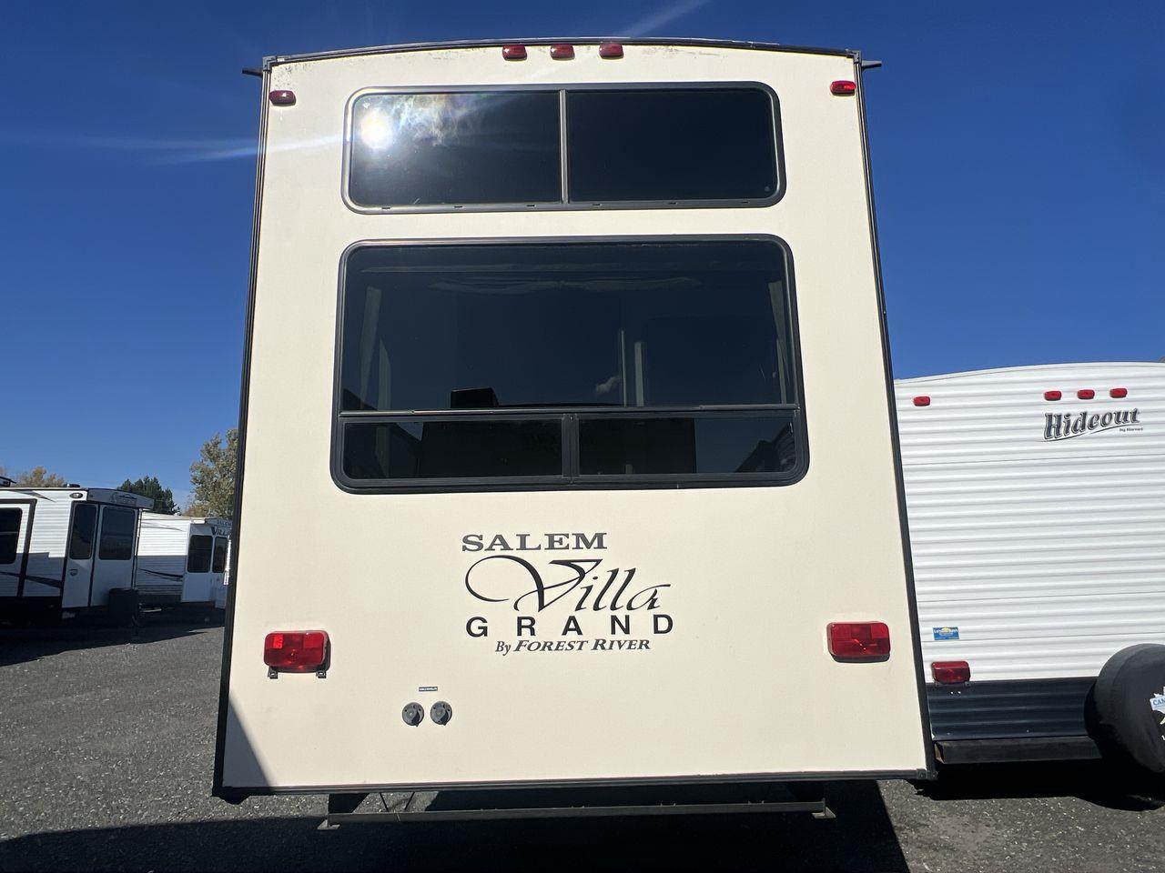 2018 Forest River Salem VILLA GRAND 37 FT, TRAVEL TRAILER, 3 SLIDEOUTS, SLEEPS 6, FRIDGE, MICROWAVE, FIREPLACE, CEILING FAN, A/C!! Photo