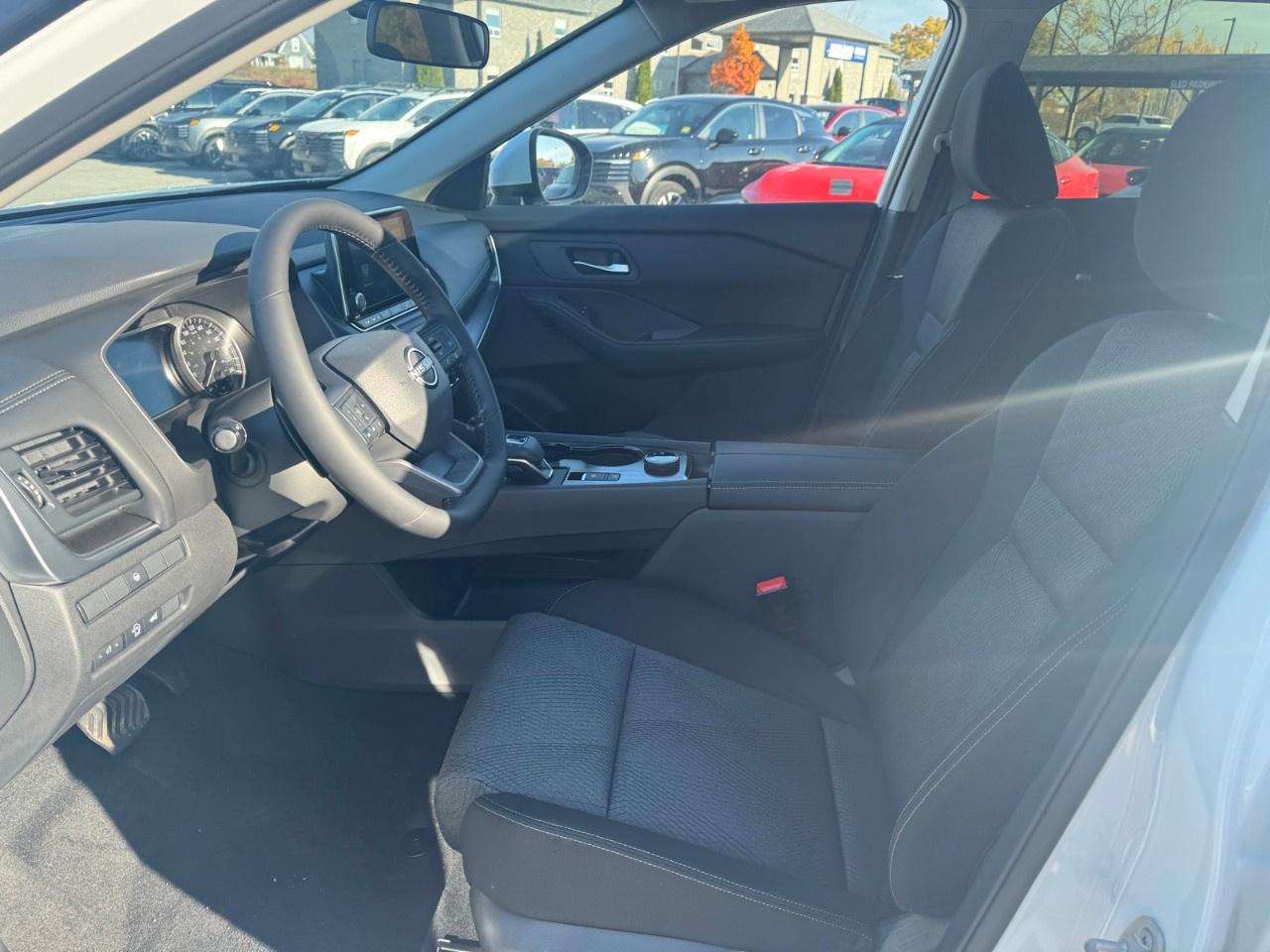 2026 Nissan Rogue AWD SV Moonroof Photo