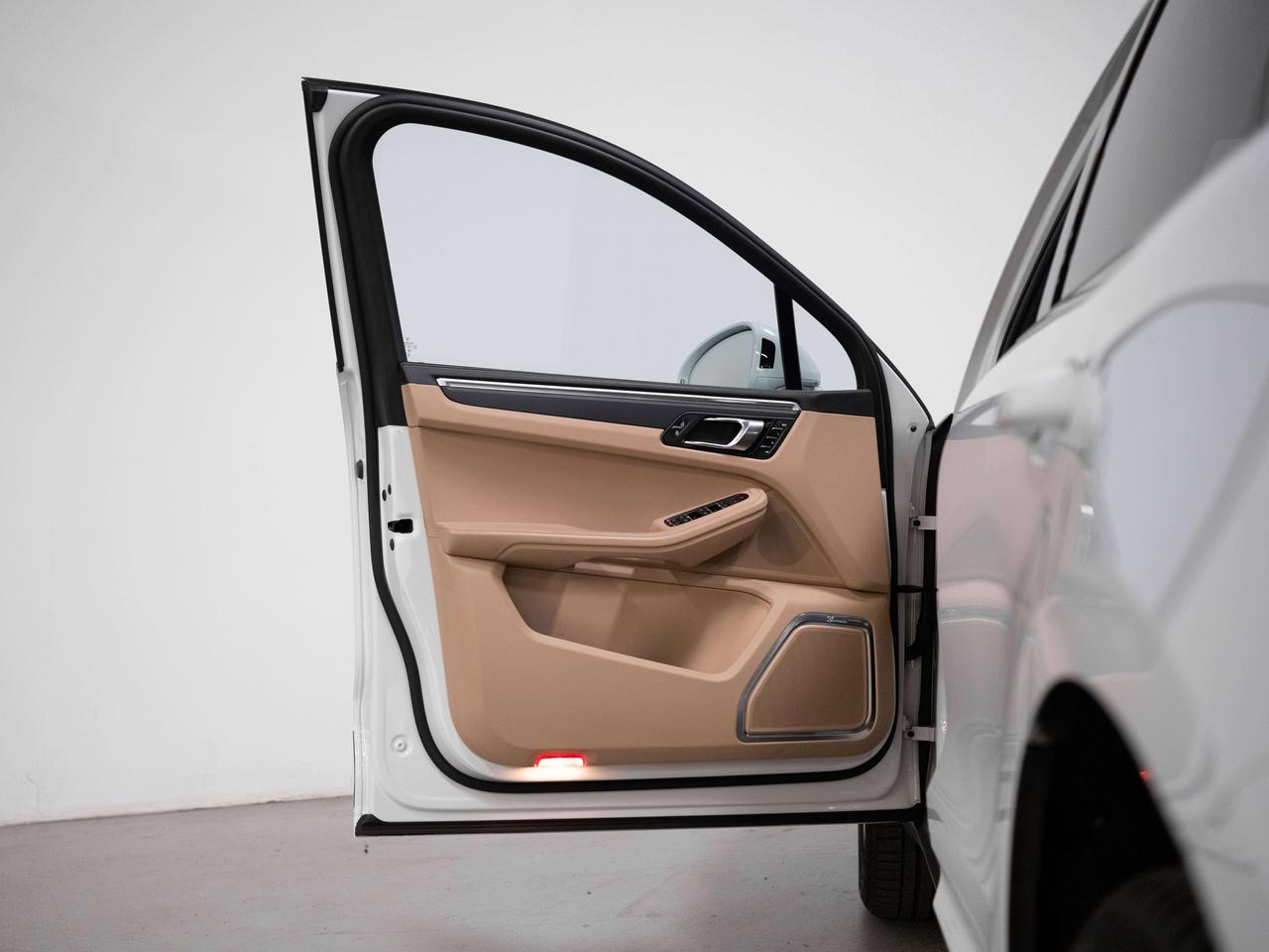 2023 Porsche Macan PREMIUM PLUS | BURMESTER | PANO Photo