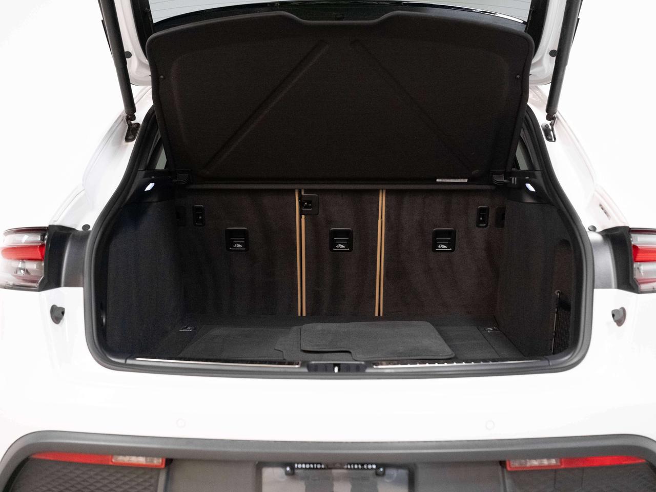 2023 Porsche Macan PREMIUM PLUS | BURMESTER | PANO Photo