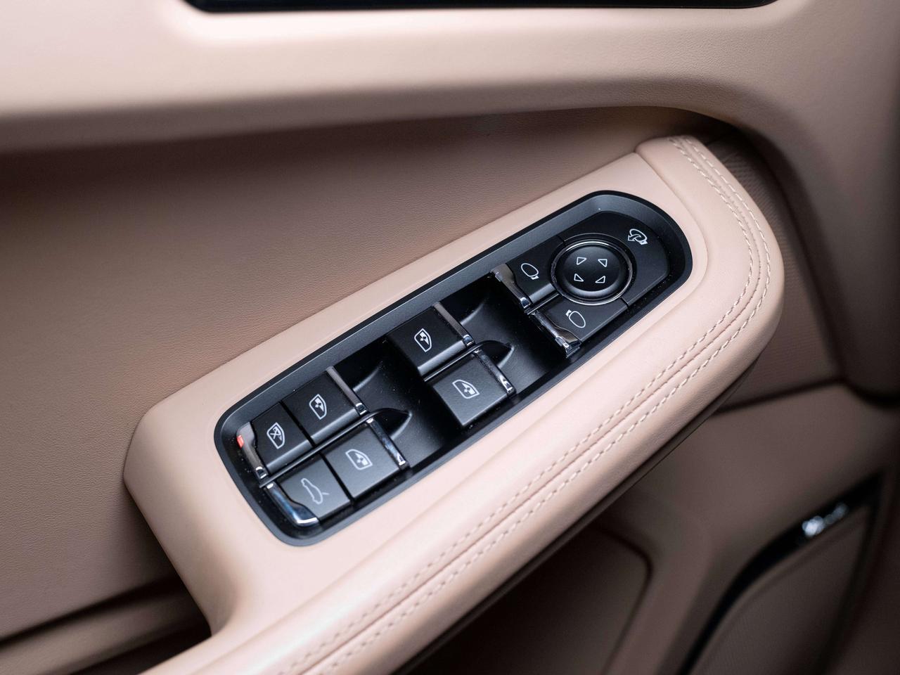 2023 Porsche Macan PREMIUM PLUS | BURMESTER | PANO Photo