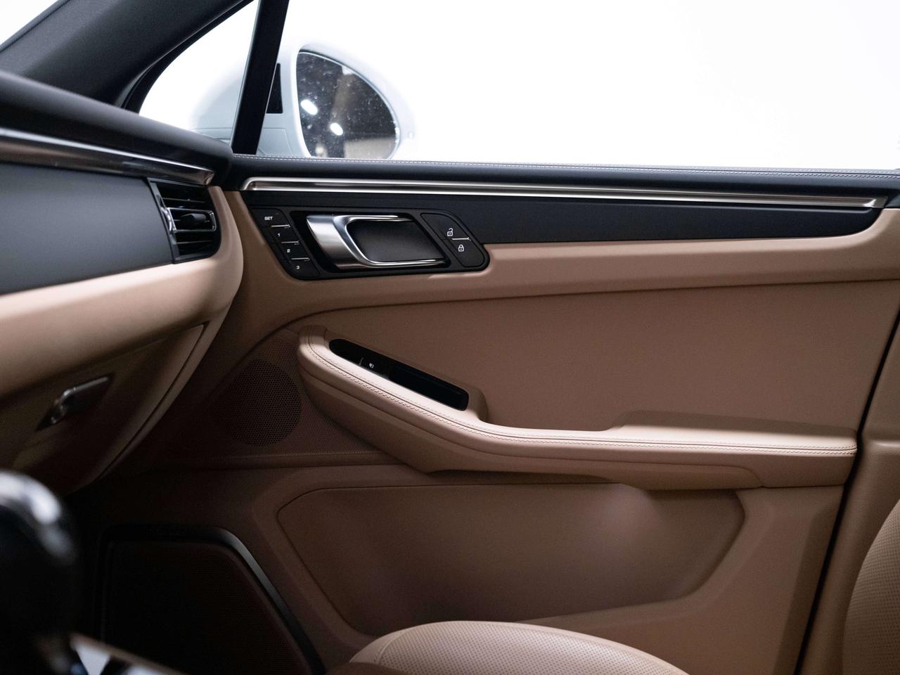 2023 Porsche Macan PREMIUM PLUS | BURMESTER | PANO Photo