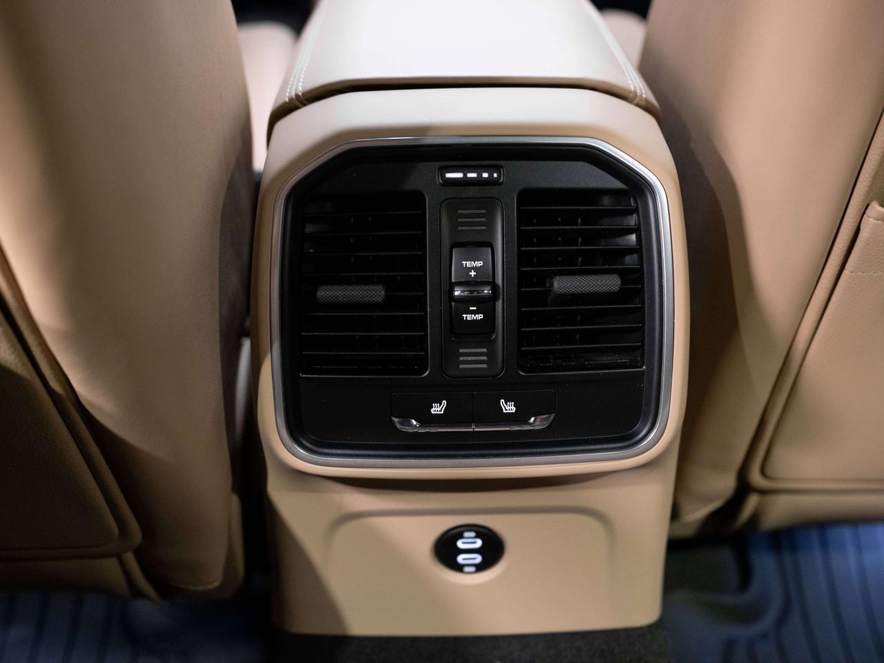 2023 Porsche Macan PREMIUM PLUS | BURMESTER | PANO Photo