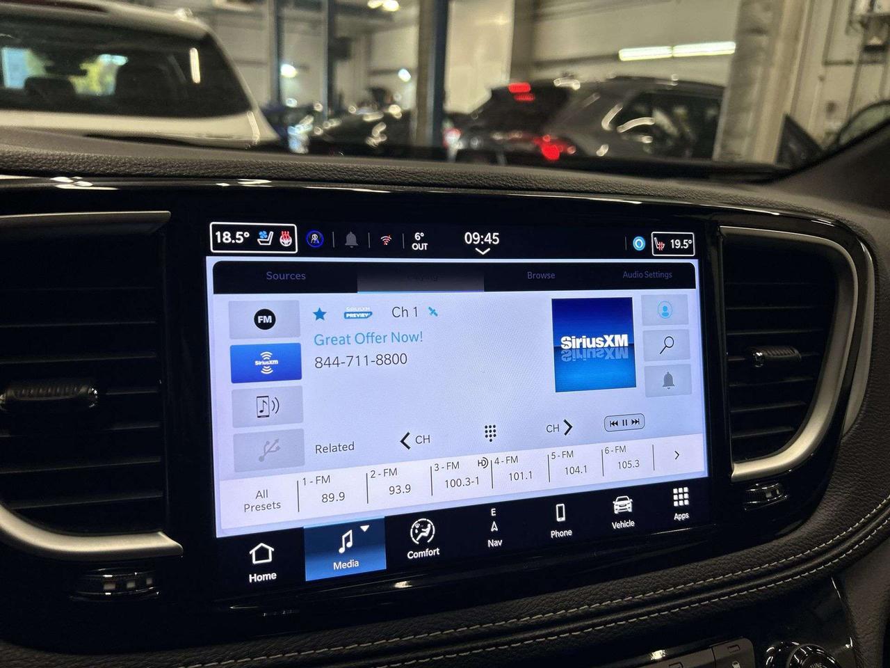 2025 Chrysler Pacifica LIMITED | 7-PASS | NAPPA LEATHER | PANO ROOF | NAV Photo