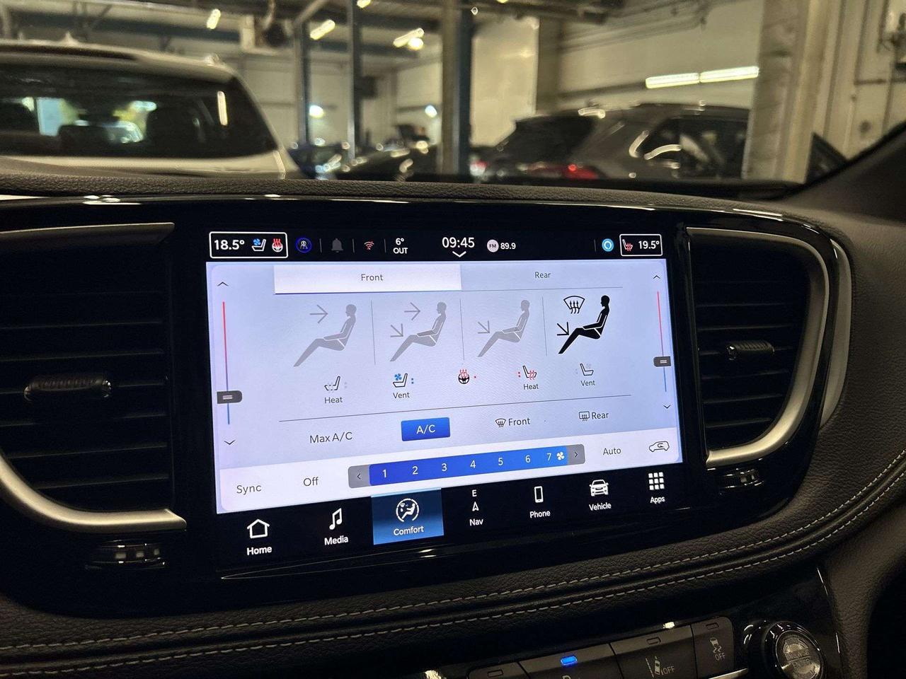 2025 Chrysler Pacifica LIMITED | 7-PASS | NAPPA LEATHER | PANO ROOF | NAV Photo