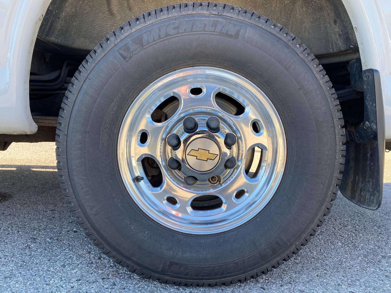 2019 Chevrolet Express Passenger LT, 2.8L DIESEL, CLEAN CARFAX, 12 PASS, BACKUP CAM - Photo #9