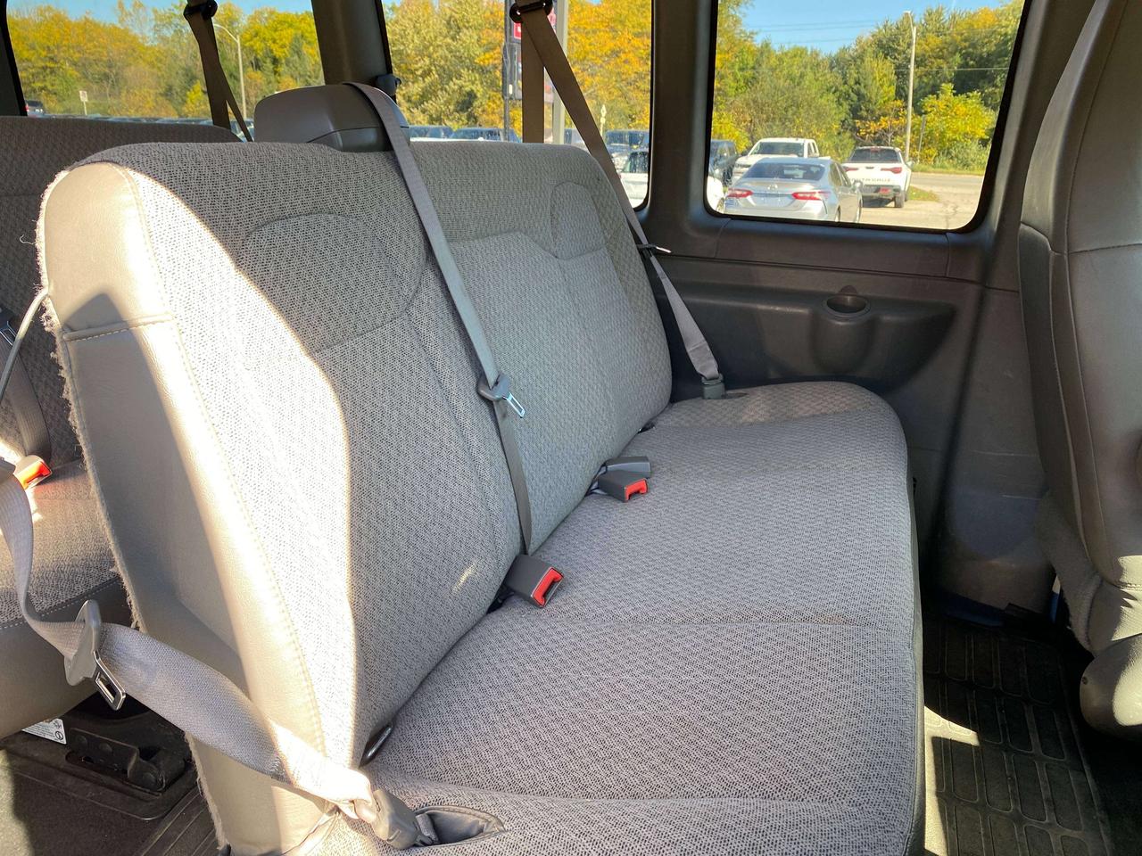 2019 Chevrolet Express Passenger LT, 2.8L DIESEL, CLEAN CARFAX, 12 PASS, BACKUP CAM - Photo #33