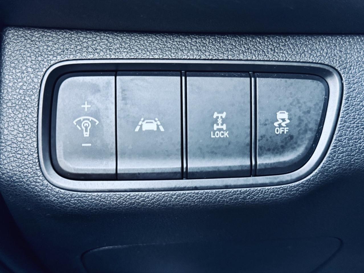 2020 Hyundai Santa Fe 2.4L Essential AWD With Safety Package Photo