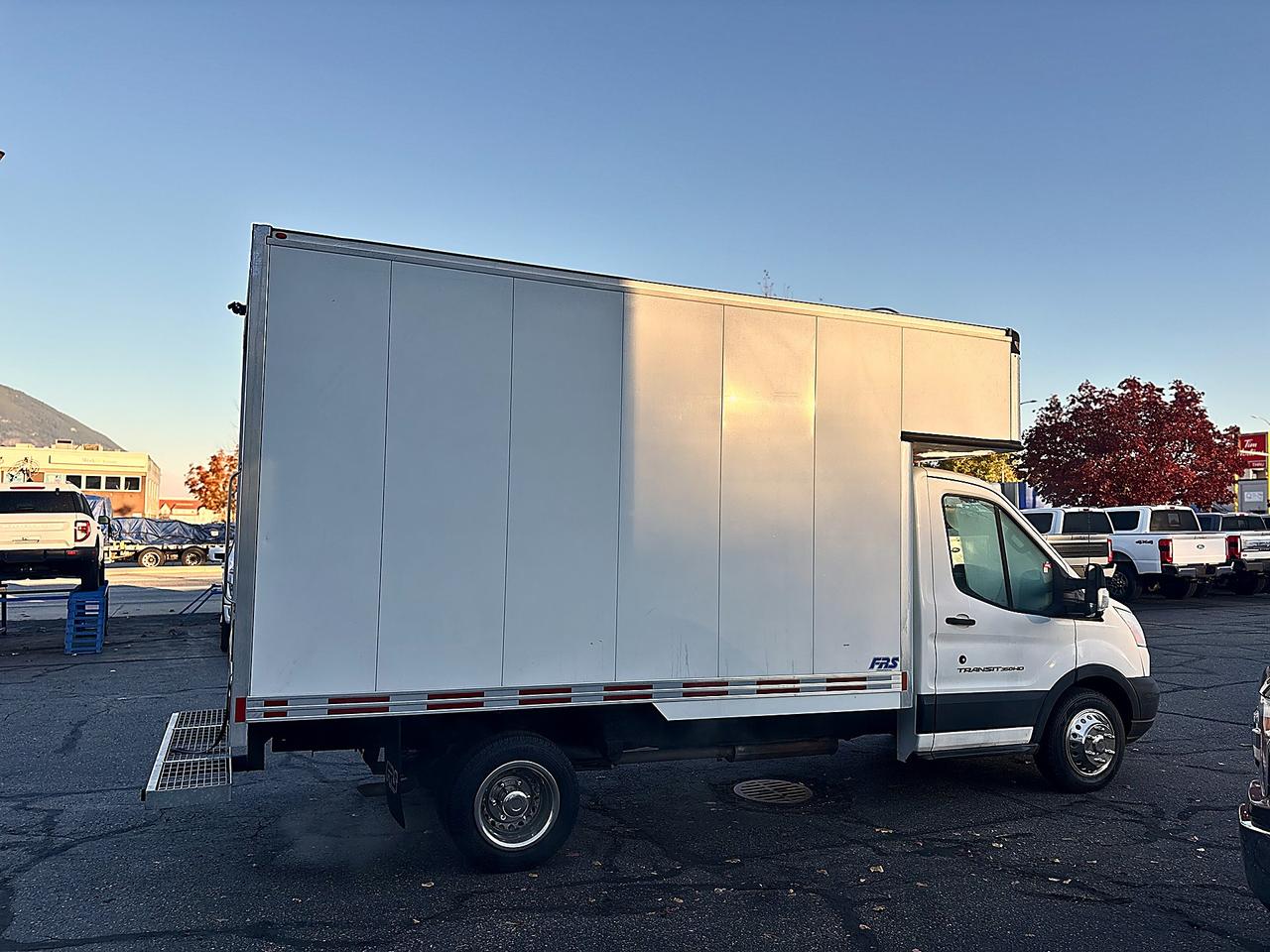 2018 Ford Transit Chassis Cab BASE Photo4