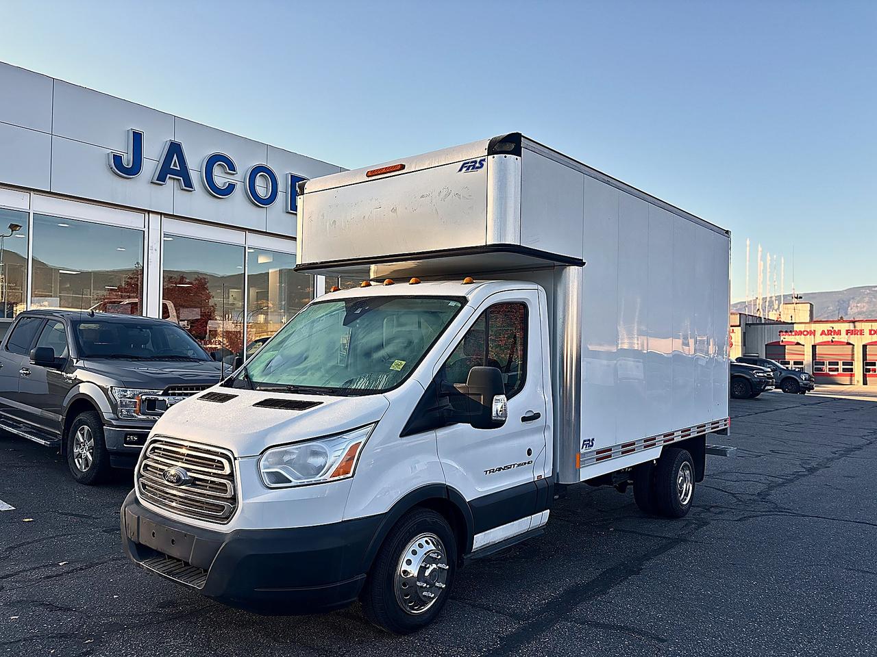 2018 Ford Transit Chassis Cab BASE Photo0