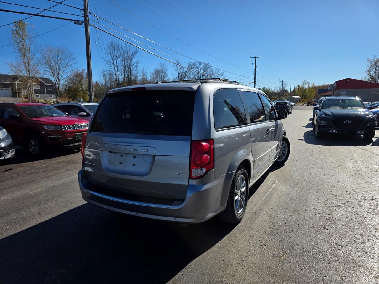 2017 Dodge Grand Caravan SE Plus Photo4