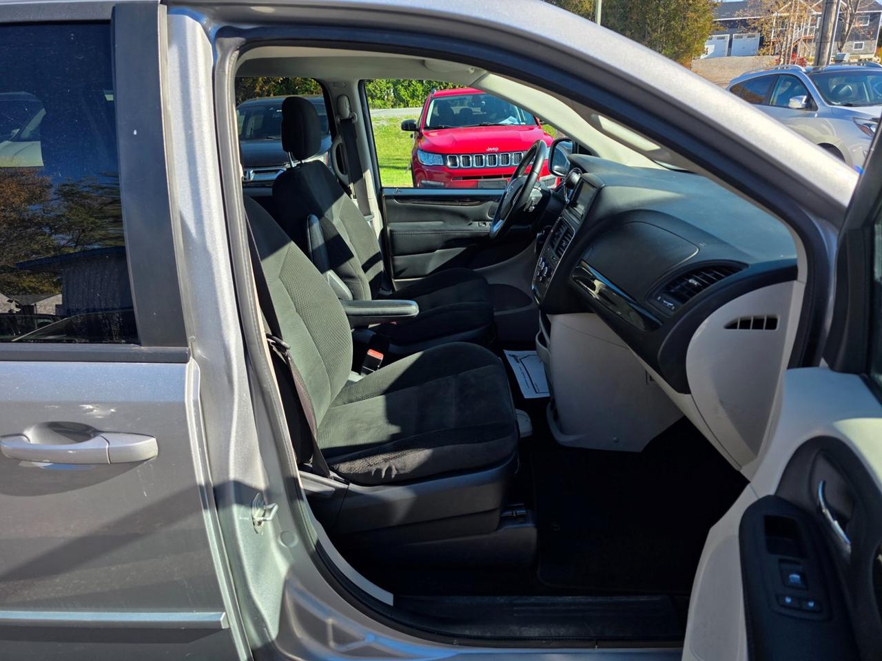 2017 Dodge Grand Caravan SE Plus Photo