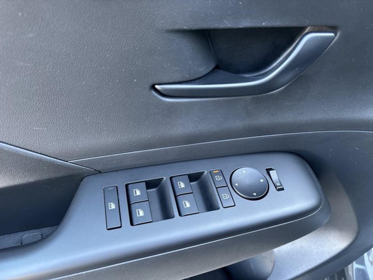 2025 Hyundai KONA 2.0L Essential AWD | One Owner Photo