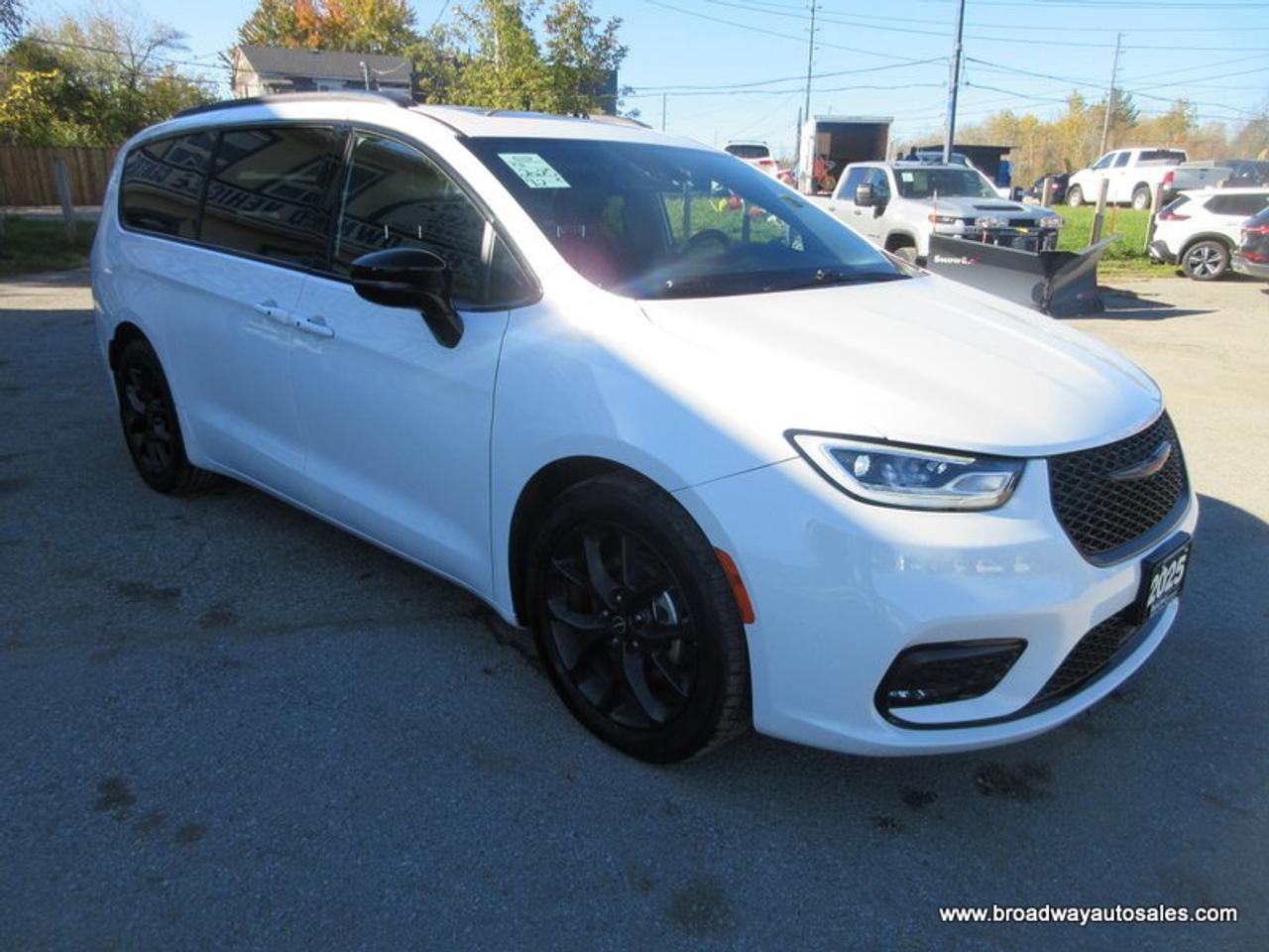 2025 Chrysler Pacifica FAMILY-MOVING LIMITED-EDITION 7 PASSENGER 3.6L - V6.. CAPTAINS.. 3RD ROW.. STOW-N-GO-SEATING.. NAVIGATION.. POWER DOORS.. SUNROOF.. BACK-UP CAMERA.. Photo