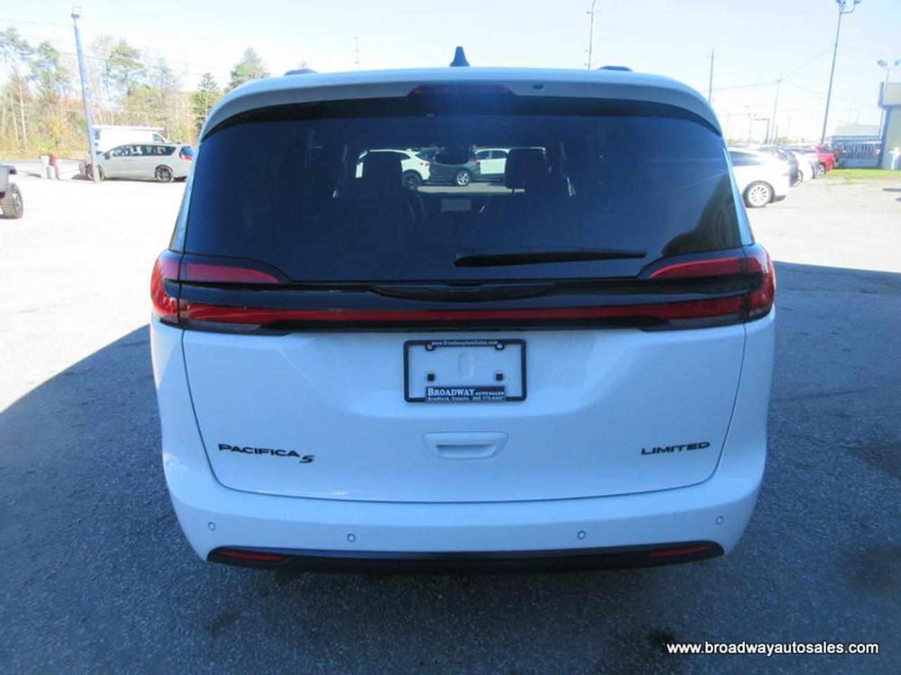 2025 Chrysler Pacifica FAMILY-MOVING LIMITED-EDITION 7 PASSENGER 3.6L - V6.. CAPTAINS.. 3RD ROW.. STOW-N-GO-SEATING.. NAVIGATION.. POWER DOORS.. SUNROOF.. BACK-UP CAMERA.. Photo