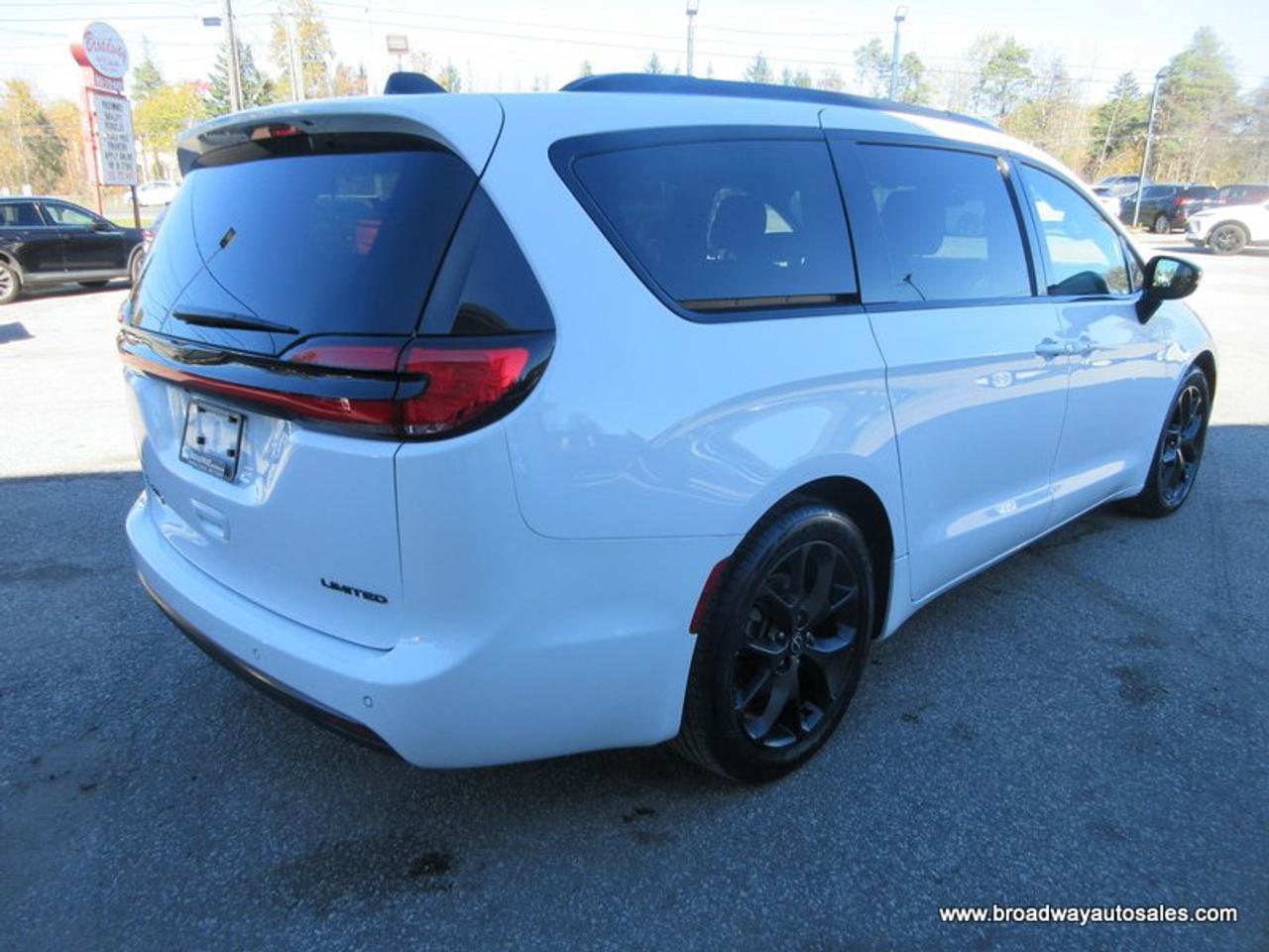 2025 Chrysler Pacifica FAMILY-MOVING LIMITED-EDITION 7 PASSENGER 3.6L - V6.. CAPTAINS.. 3RD ROW.. STOW-N-GO-SEATING.. NAVIGATION.. POWER DOORS.. SUNROOF.. BACK-UP CAMERA.. Photo