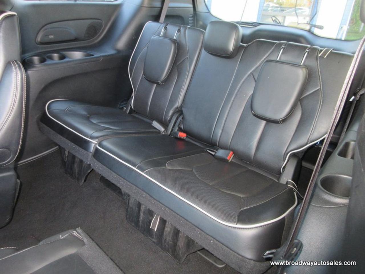 2025 Chrysler Pacifica FAMILY-MOVING LIMITED-EDITION 7 PASSENGER 3.6L - V6.. CAPTAINS.. 3RD ROW.. STOW-N-GO-SEATING.. NAVIGATION.. POWER DOORS.. SUNROOF.. BACK-UP CAMERA.. Photo