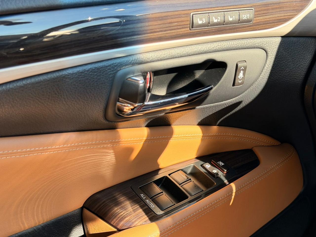 2014 Lexus LS 460 Photo
