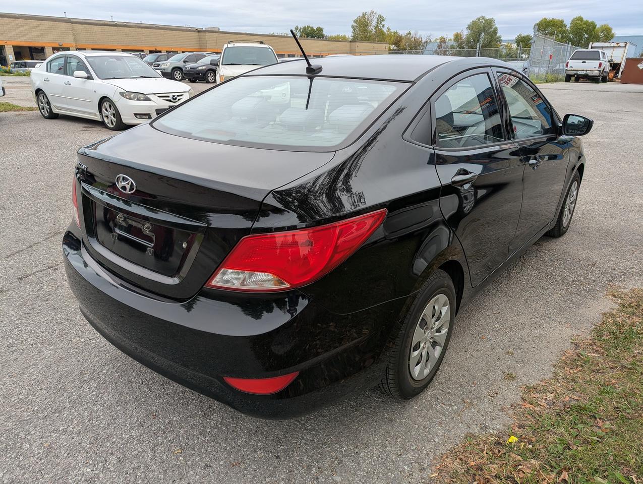 2016 Hyundai Accent "Gas MISER" certified + FREE oil change Photo5