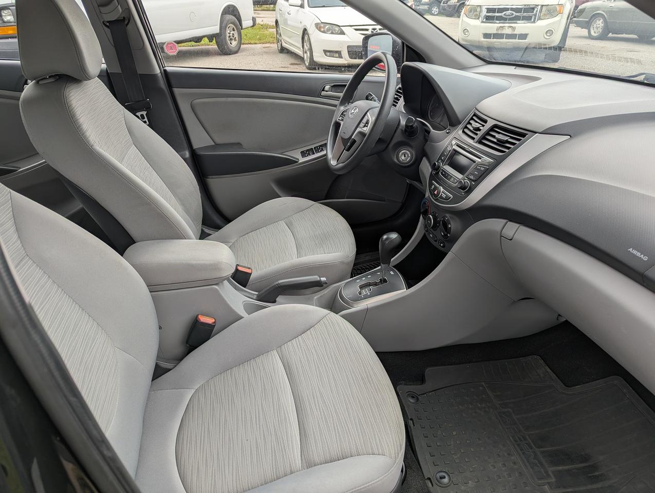 2016 Hyundai Accent "Gas MISER" certified + FREE oil change Photo