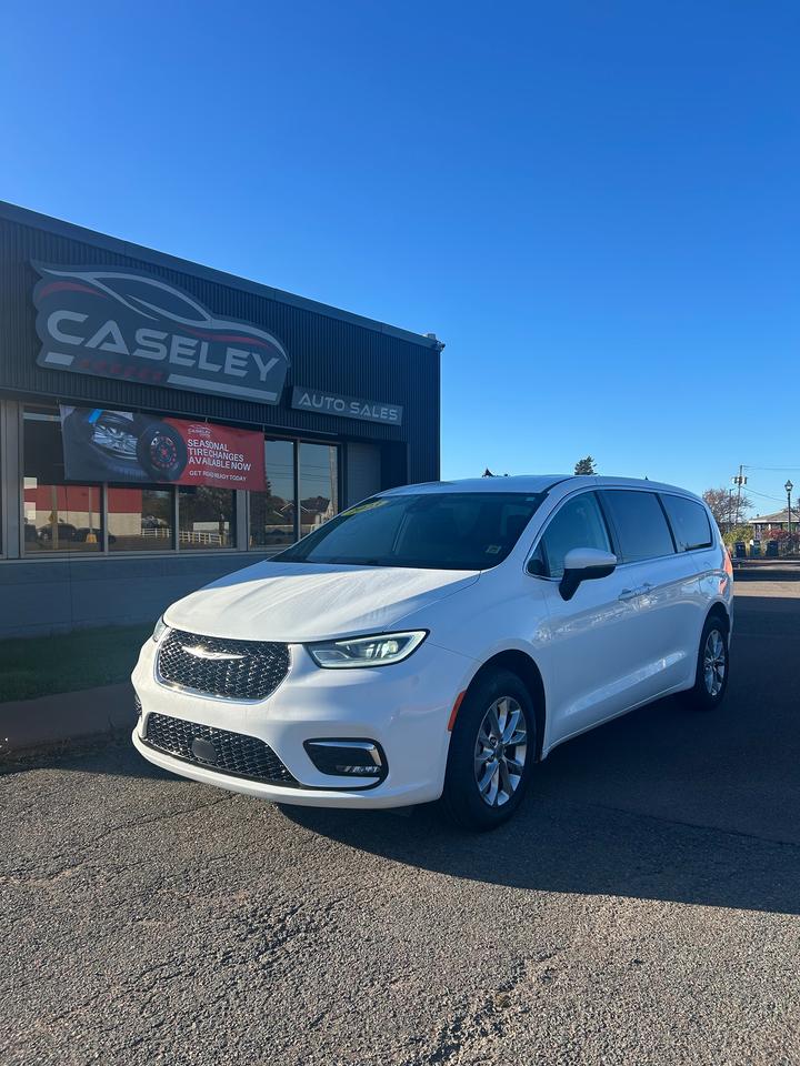 2023 Chrysler Pacifica Touring L - Photo #1