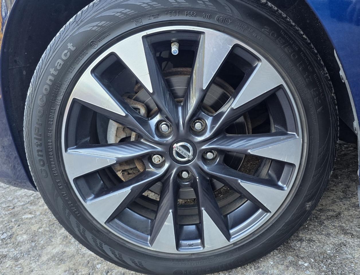 2016 Nissan Sentra SV Photo