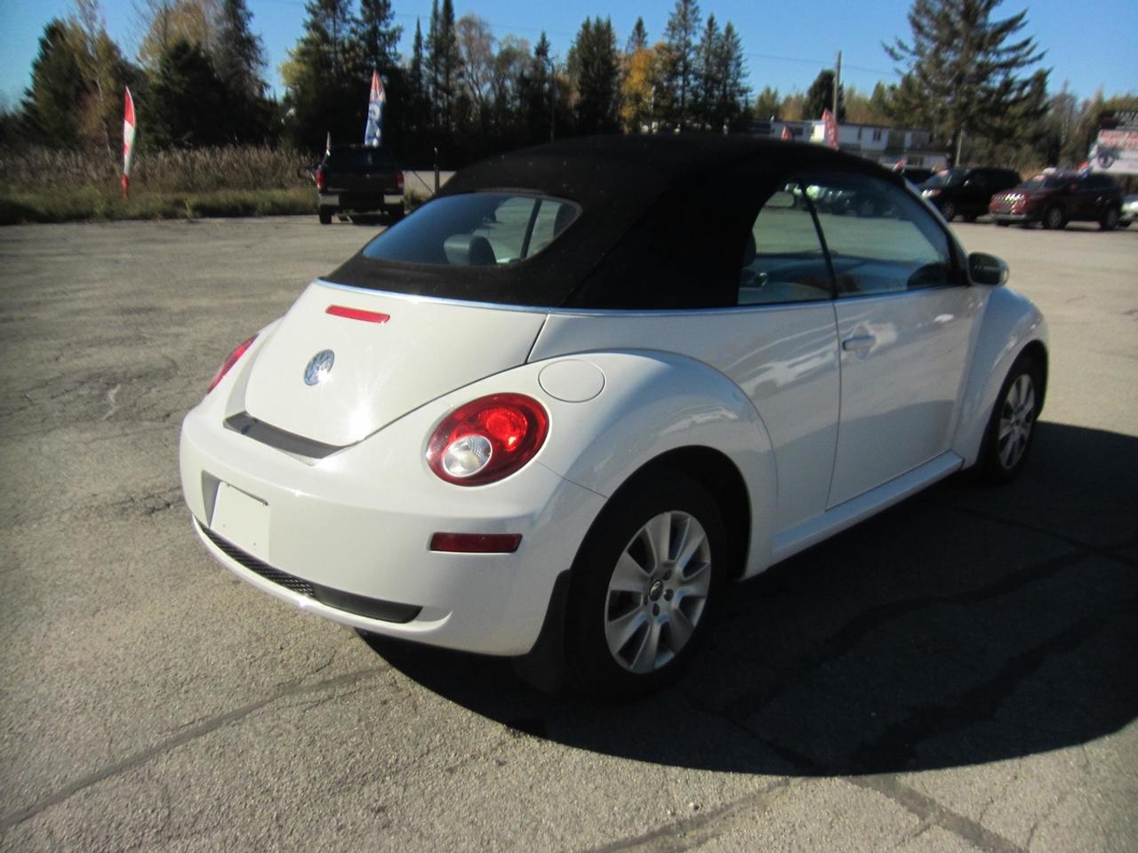 2009 Volkswagen Beetle S Photo