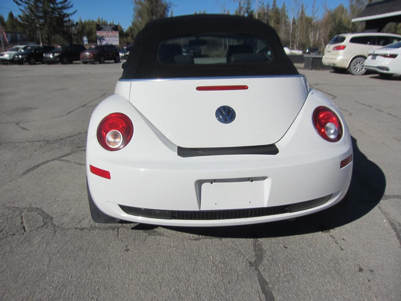 2009 Volkswagen Beetle S Photo