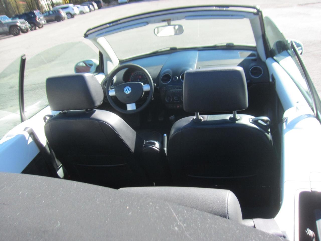 2009 Volkswagen Beetle S Photo