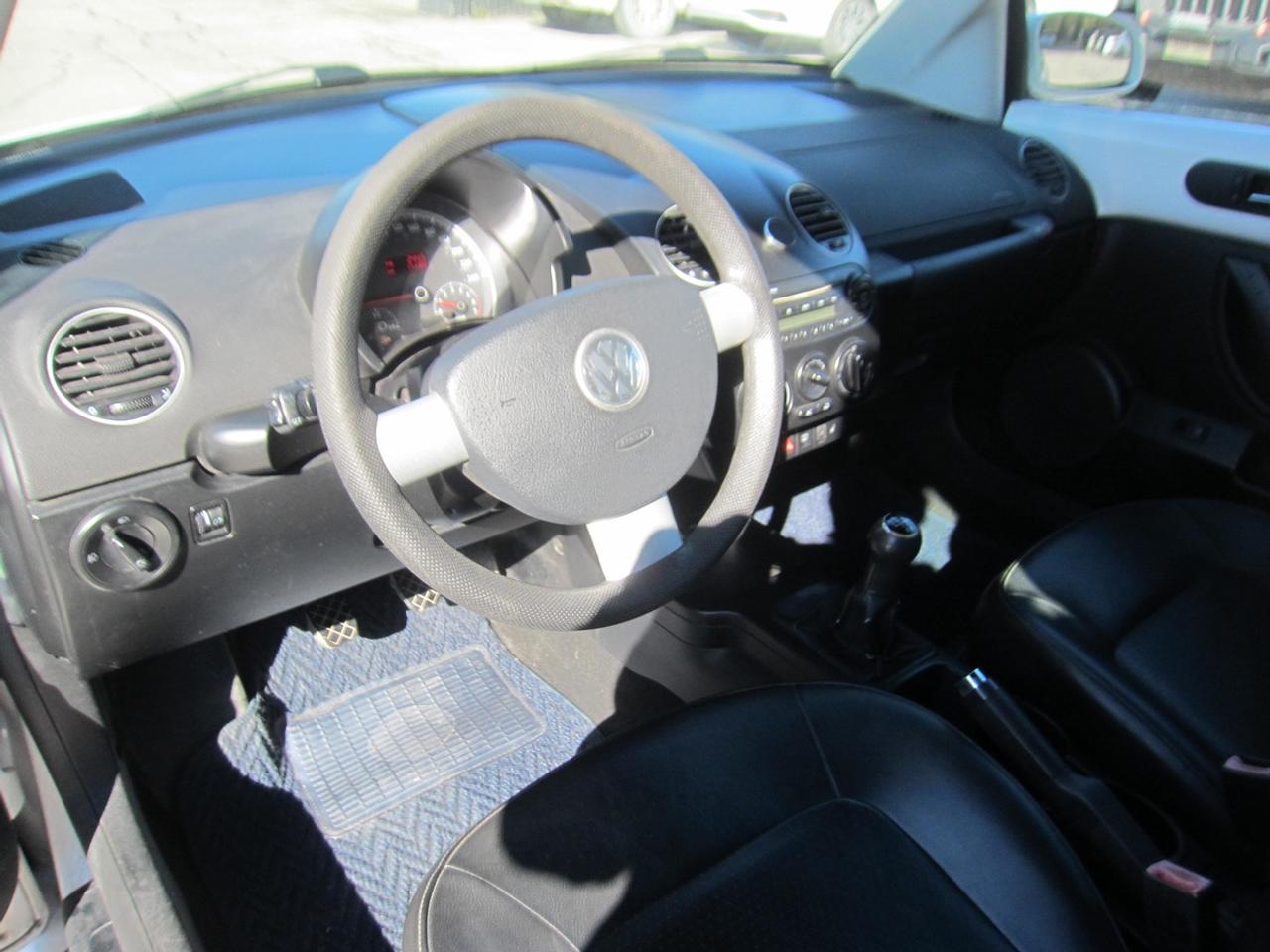 2009 Volkswagen Beetle S Photo