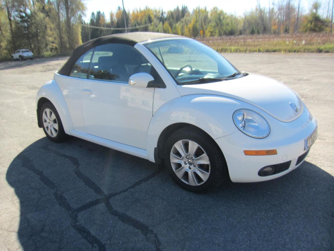 2009 Volkswagen Beetle S Photo