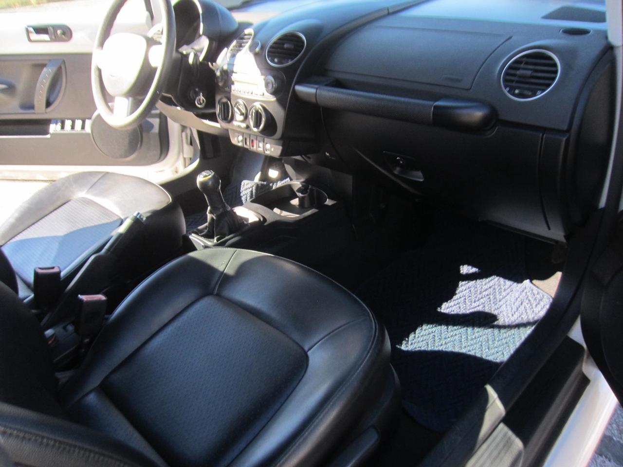 2009 Volkswagen Beetle S Photo