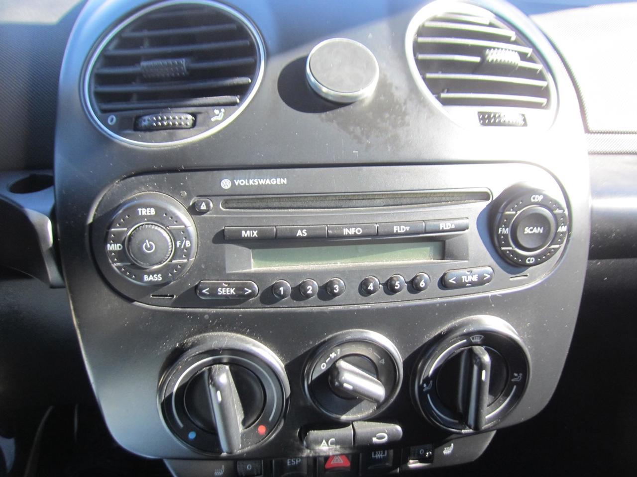 2009 Volkswagen Beetle S Photo