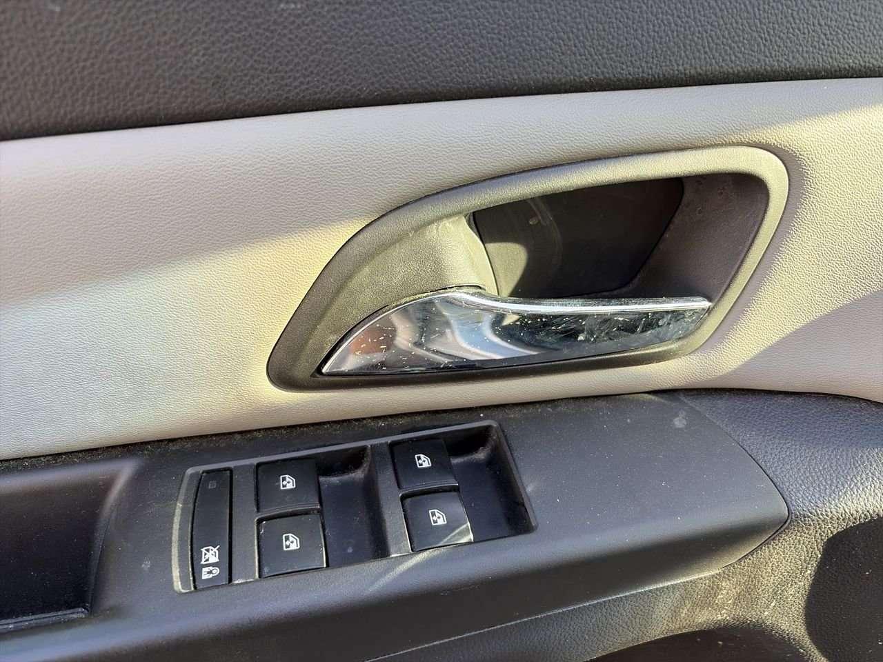 2011 Chevrolet Cruze LS Sedan POWER LOCKS   LOW KMS   NO A/C UNIT   BASE MODEL Photo