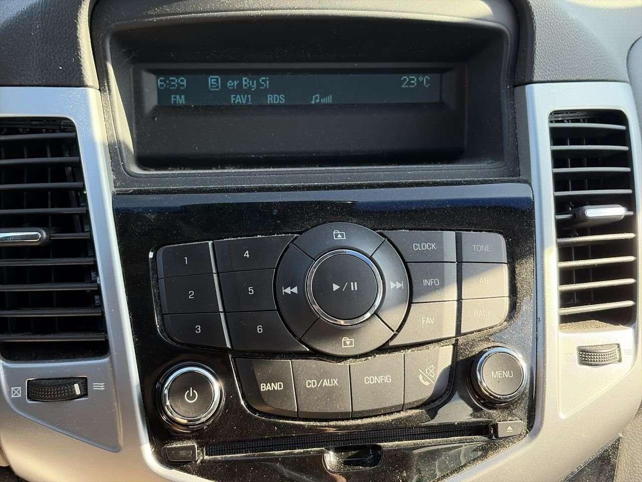 2011 Chevrolet Cruze LS Sedan POWER LOCKS   LOW KMS   NO A/C UNIT   BASE MODEL Photo