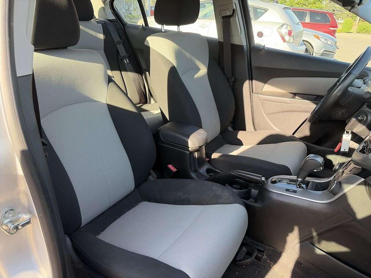 2011 Chevrolet Cruze LS Sedan POWER LOCKS   LOW KMS   NO A/C UNIT   BASE MODEL Photo