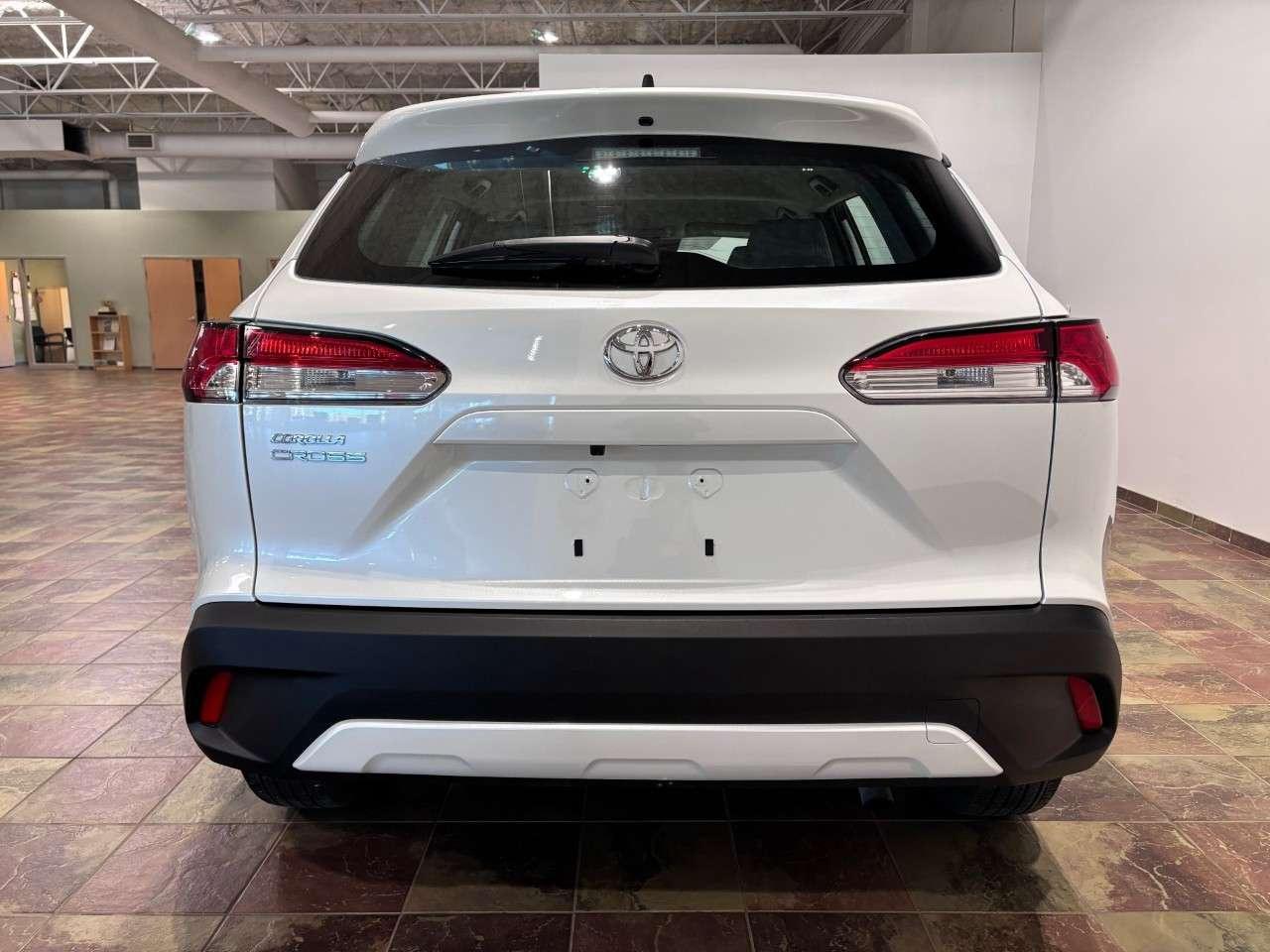 2024 Toyota Corolla Cross L FWD Photo