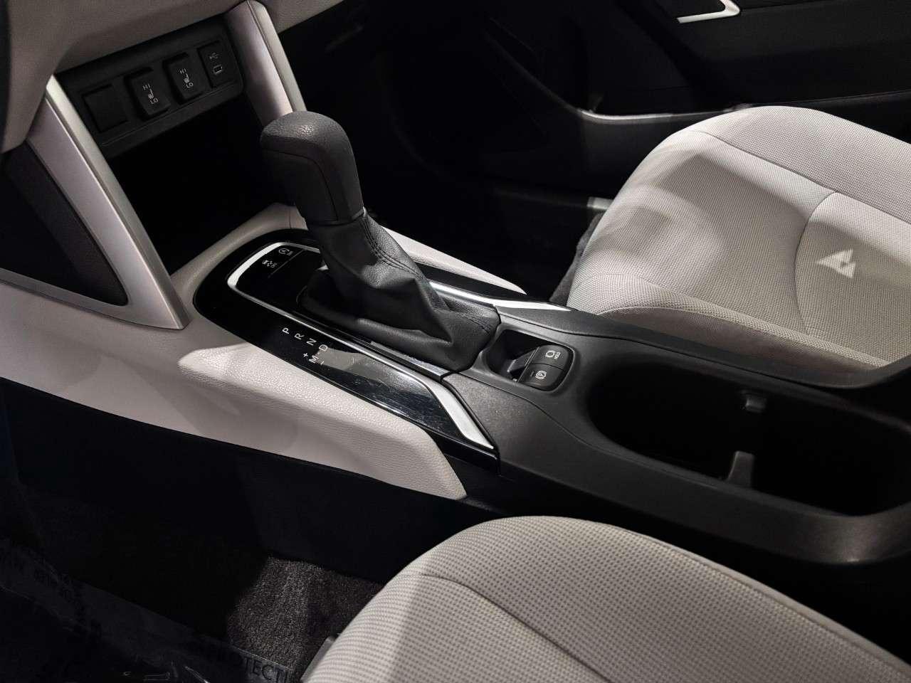 2024 Toyota Corolla Cross L FWD Photo