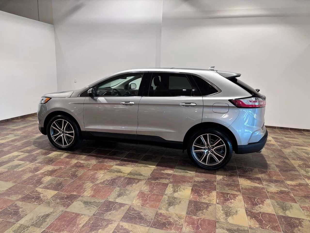 2020 Ford Edge Titanium AWD Photo4