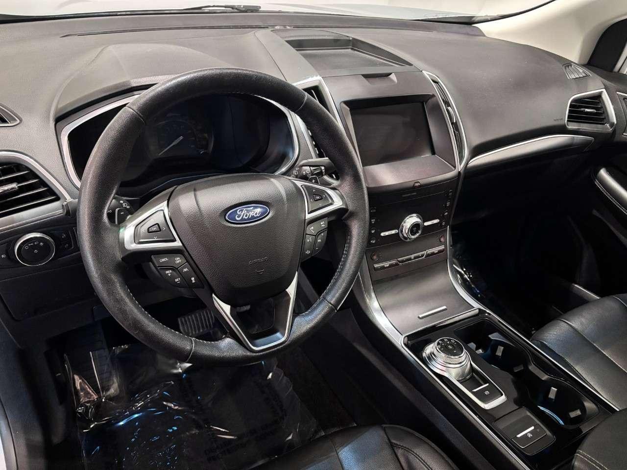2020 Ford Edge Titanium AWD Photo